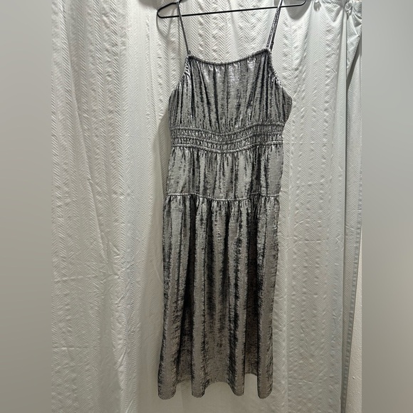 Elegant Silver Midi Dress - Picture 5 of 8